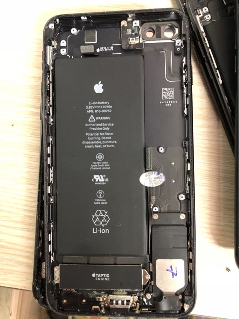 Cụm lưng iPhone 7 Plus zin không main, không camera