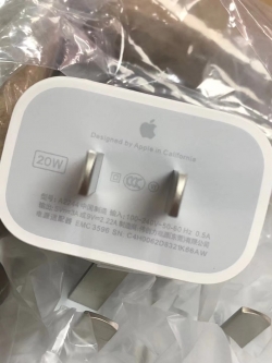 Bộ cóc và cáp xạc 20W.