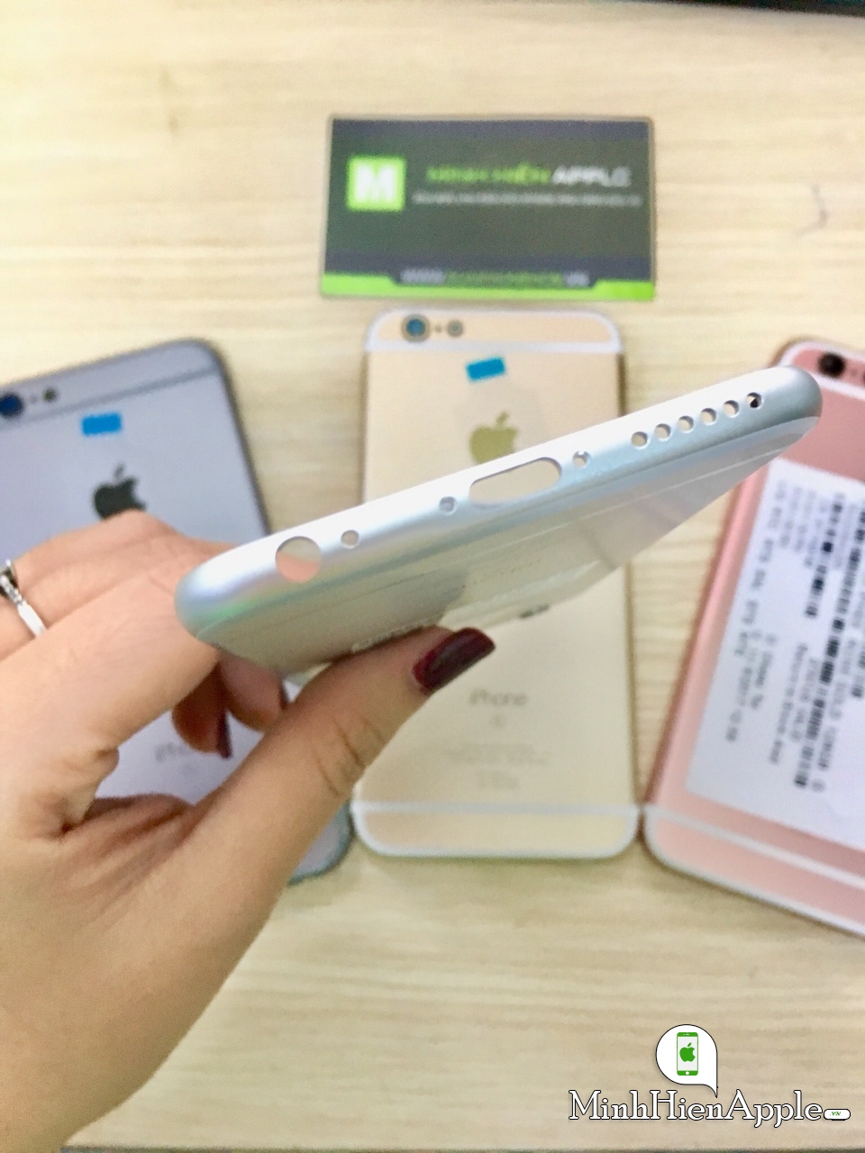 Vỏ iPhone 6S zin khắc sẵn form Hàn Quốc
